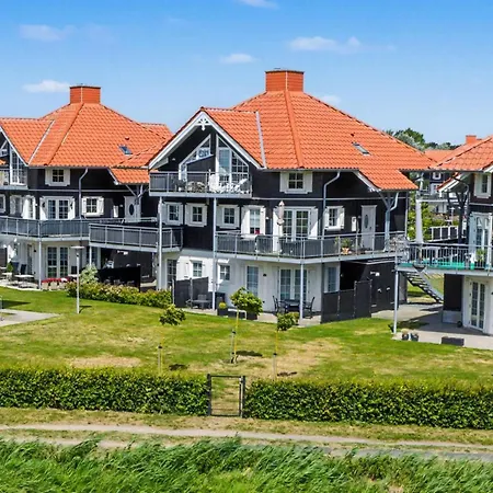 Elvira - 300m From The Sea By Interhome